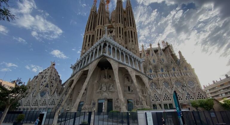 gaudis-secrets-sagrada-familia-exterior-tour-es-7