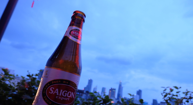 Excursão nocturna à cerveja artesanal de Saigão