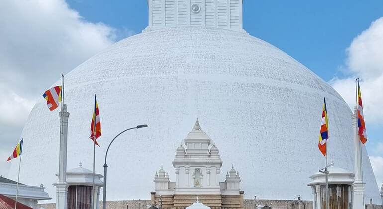 a-guided-tour-to-ancient-anuradhapura-with-lucky-en-4