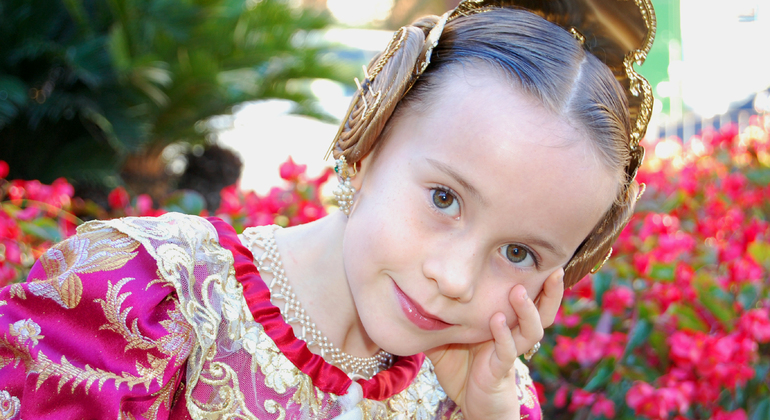 fallera-for-one-day---learn-more-about-spanish-culture-es-1