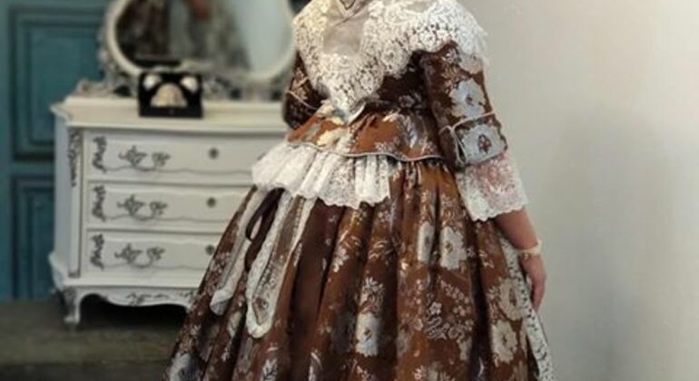 fallera-for-one-day---learn-more-about-spanish-culture-es-6