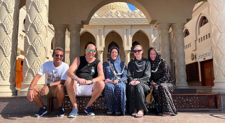 Tour privato della città di Hurghada in auto con marina: Moschea e città vecchia Fornito da Tarek