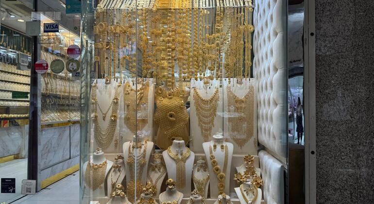 Passeggiata a piedi e avventura nei souk della vecchia Dubai Emirati Arabi Uniti — #13