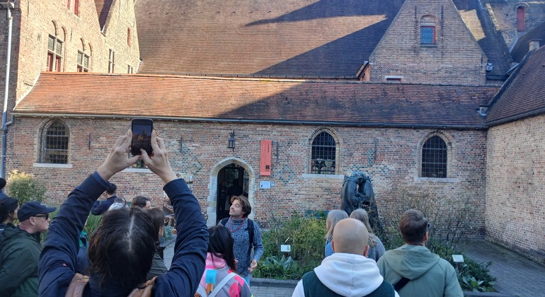 Excursión en grupo reducido por Brujas con un lugareño: Praliné y barco de tres euros