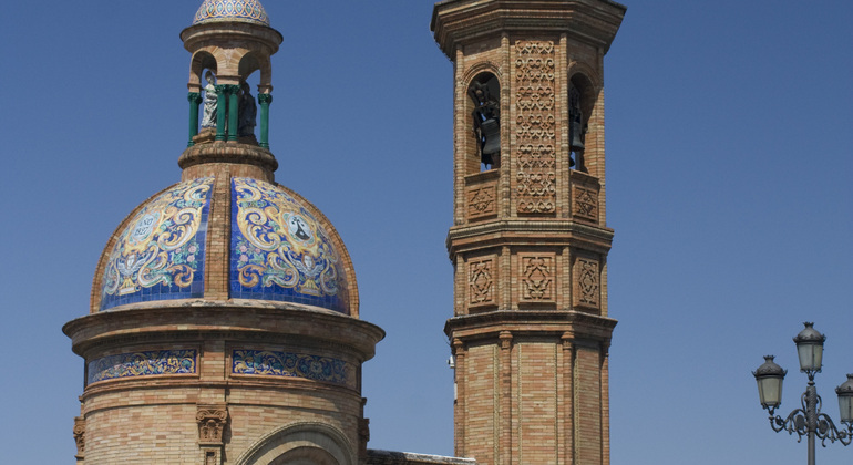 free-walking-tour-around-triana-crossing-the-river-es-2