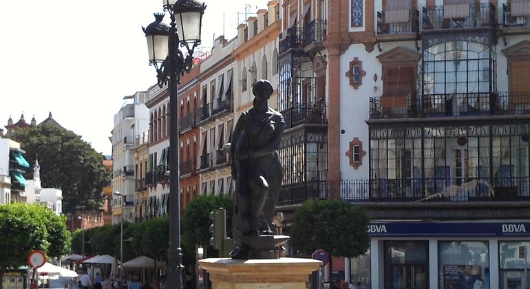 free-walking-tour-around-triana-crossing-the-river-es-3