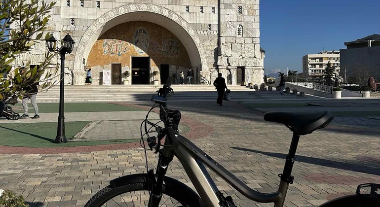 Podgorica en E-Bike : Les points forts de la ville et les endroits cachés avec un guide local Monténégro &mdash; #7