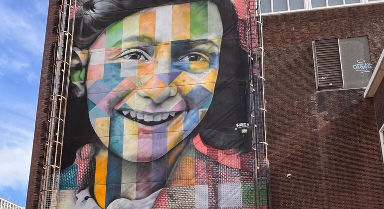 Anne Frank y Crucero del Rio Gratis: Mural, Astillero NDSM Operado por Pleyades Explorers