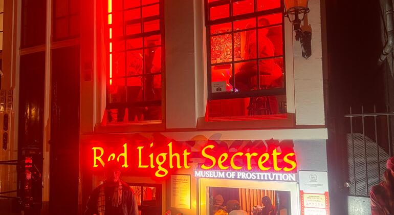 Tour del Barrio Rojo: Solo Adultos Operado por Pleyades Explorers