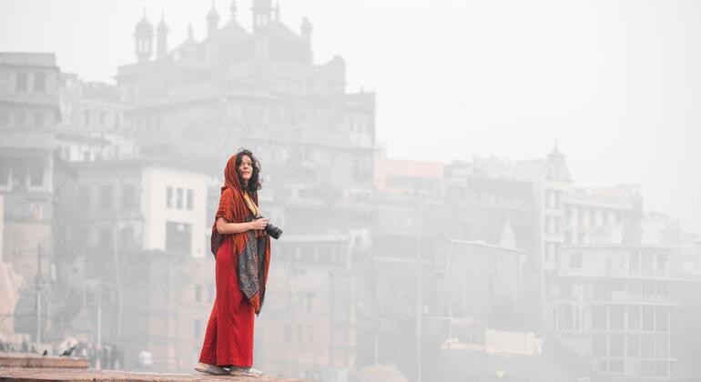 sunrise-in-varanasi-with-ganga-arti-boat-ride-es-2