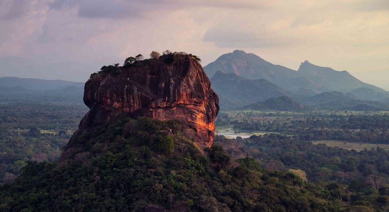 Pedra de Sigiriya e gruta de Dambulla a partir de Colombo