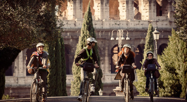 Passeio de bicicleta pelo centro da cidade com uma bicicleta eléctrica Cannondale de qualidade Organizado por TopBike Rental & Tours