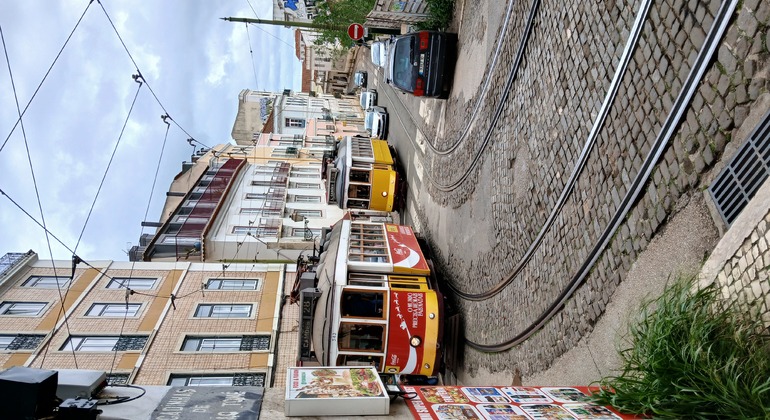 explore-lisbons-baixa-chiado-alfama-on-foot-es-3