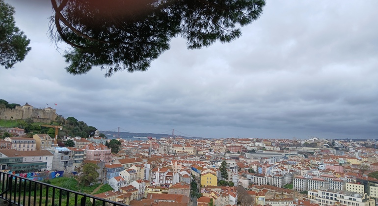 explore-lisbons-baixa-chiado-alfama-on-foot-es-4
