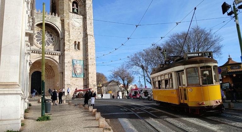 explore-lisbons-baixa-chiado-alfama-on-foot-es-2