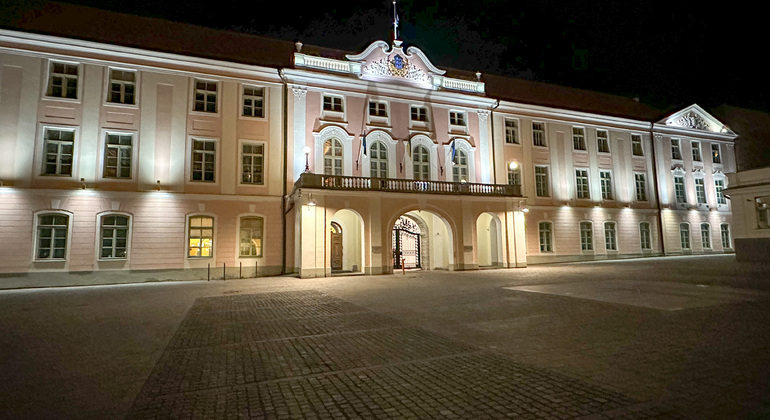 medieval-watchman-shift-town-stories-en-4