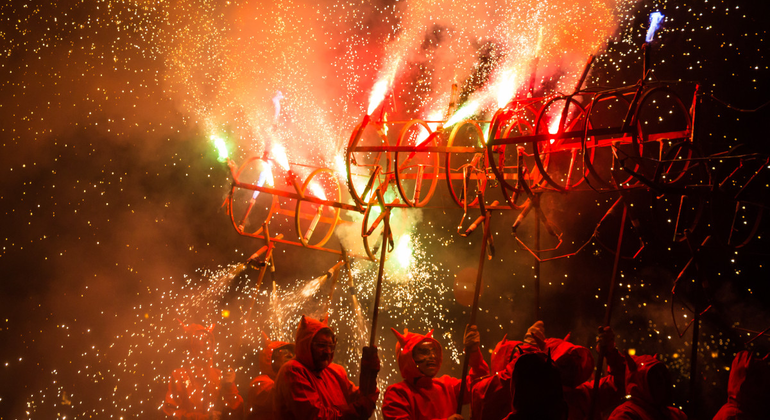 descubre-el-fascinante-mundo-de-las-fallas-en-valencia-es-4