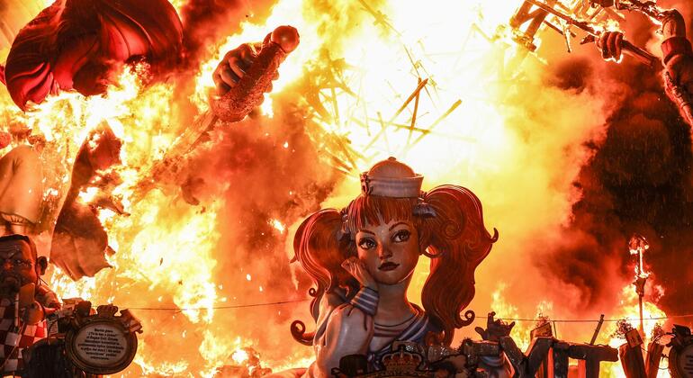 descubre-el-fascinante-mundo-de-las-fallas-en-valencia-es-6