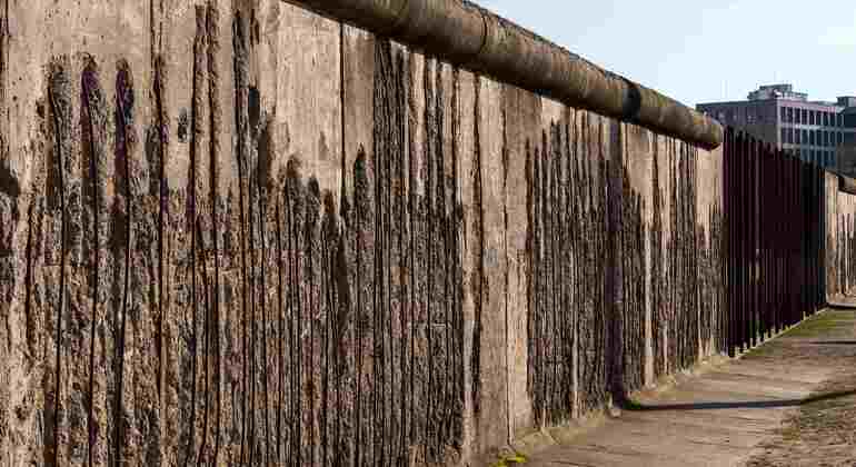 free-tour-del-muro-de-berlin-la-guerra-fria-es-1