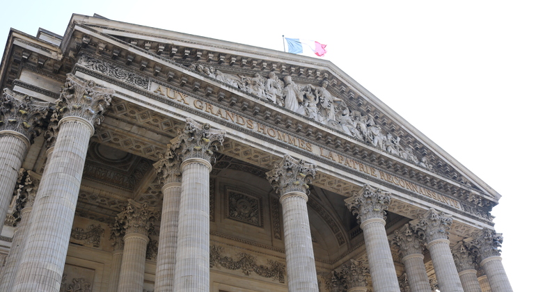 discover-the-historic-essential-paris-es-4
