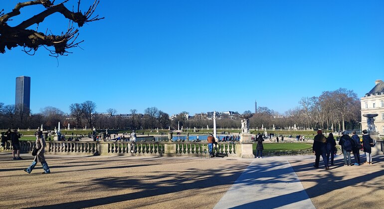 discover-the-historic-essential-paris-es-1