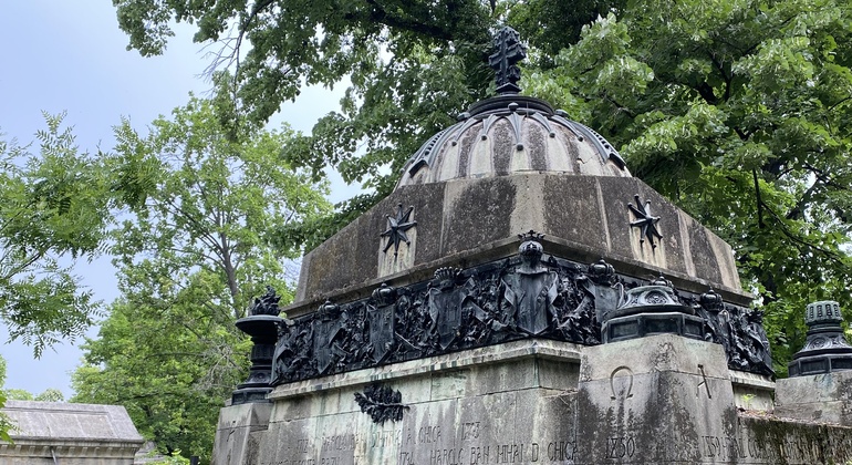 Secret Outdoor Museum of Bucharest - Bellu Cemetery Free Tour Romania — #4