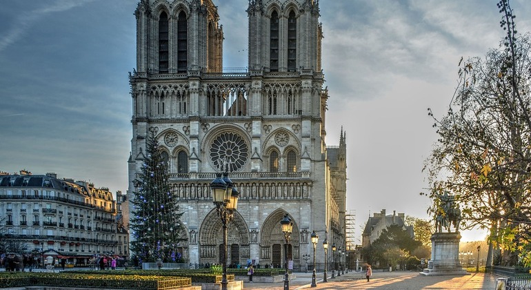 walking-tour-of-the-notre-dame-of-paris-es-2