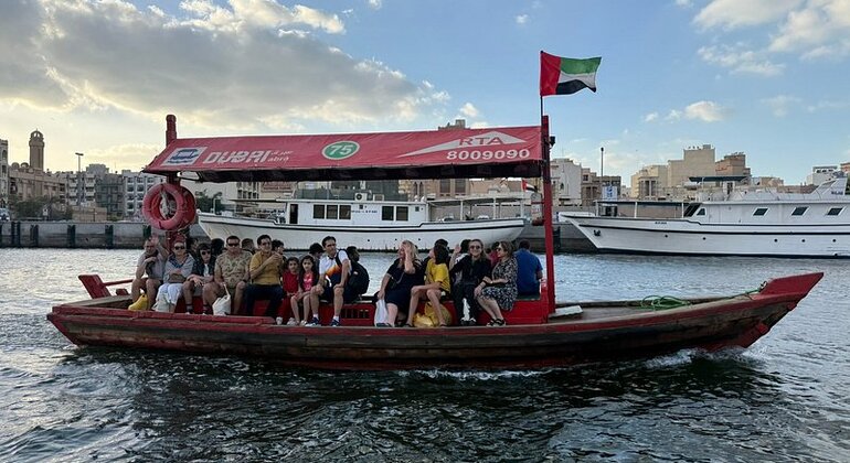 Explore los zocos de Dubai con un paseo en Abra Emiratos Árabes Unidos — #3
