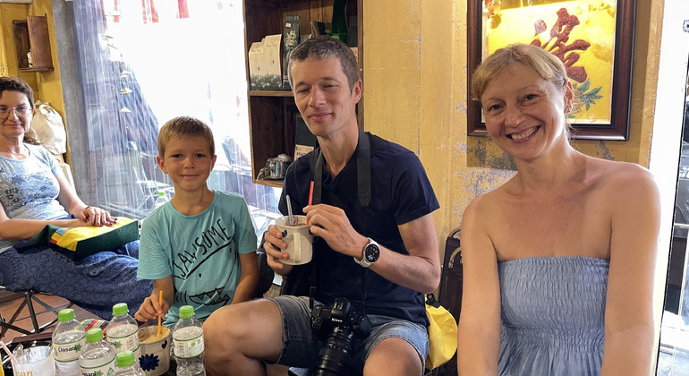 Excursão para famílias: Brincar e explorar Hanói com crianças locais Organizado por Big Feet Roam The World Adventures