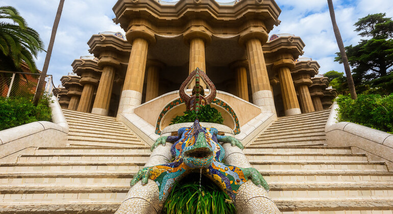 explore-park-guell-on-foot-es-1