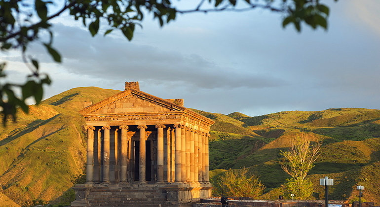 Visita guidata privata di un'intera giornata a Khor Virap, Geghard e Garni Fornito da Haya Tours