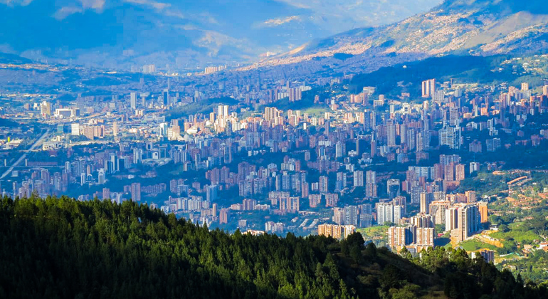 Tour in bicicletta de La Catedral Medellin Fornito da Discovering Mountains