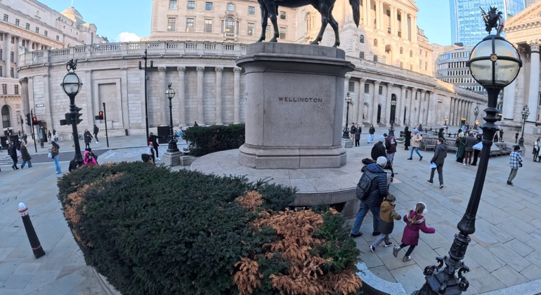 discover-stonehenge-avebury-on-a-mystical-tour-es-7