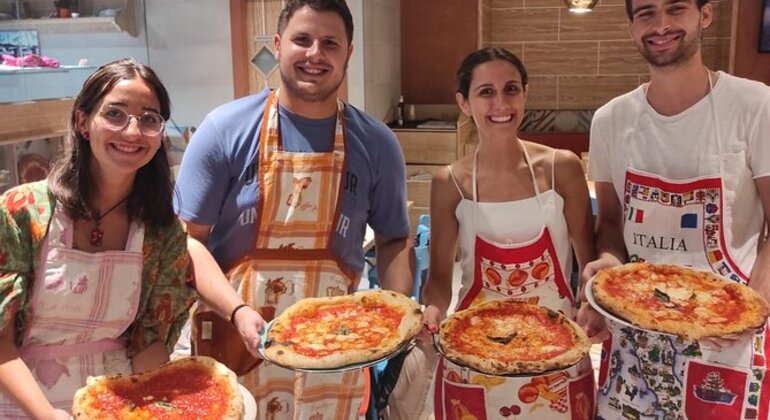 Clase de elaboración de pizza de Nápoles en grupos reducidos Italia — #1