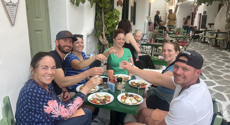 Mykonos-Stadt: Köstliche kulinarische Entdeckungstour mit einem Einheimischen Bereitgestellt von Mykonos Town Delicious Foodie Tasting Tour with a Local
