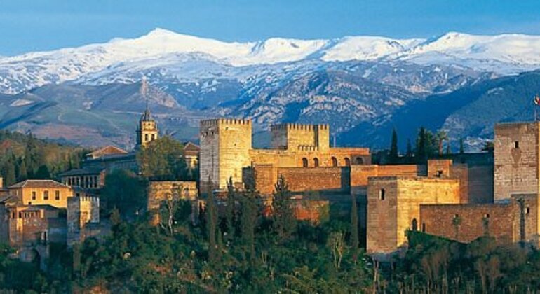 Visite libre de Grenade : la porte d'Elvira, l'Albaicin, les Secretos et la cathédrale Fournie par Jose Antonio