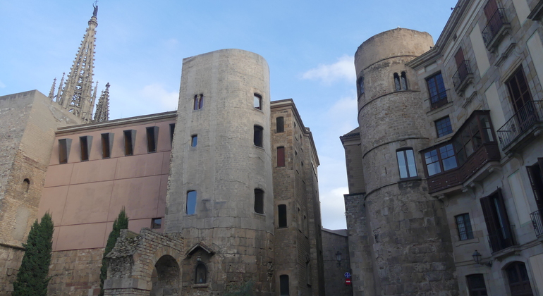 explore-the-gothic-quarter-of-barcelona-en-12