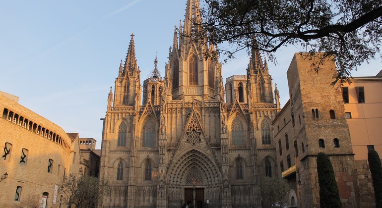 Must See Barcelona: Treasure Hunt in the Gothic Labyrinth