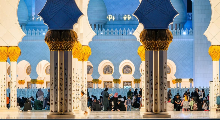 Sheikh Zayed Mosque and Wahat Al Karama Night Tour global.countries. &mdash; #3