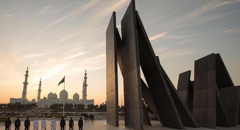 Sheikh Zayed Mosque and Wahat Al Karama Night Tour global.countries. &mdash; #4