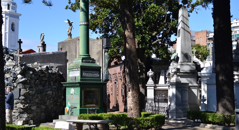 recorrido-por-el-cementerio-de-la-recoleta-es-2