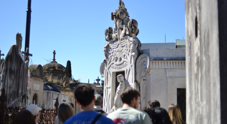 recorrido-por-el-cementerio-de-la-recoleta-es-4
