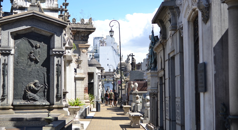 recorrido-por-el-cementerio-de-la-recoleta-es-5