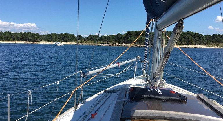 tour-en-barco-velero-privado-islas-cies-ria-de-vigo-es-13