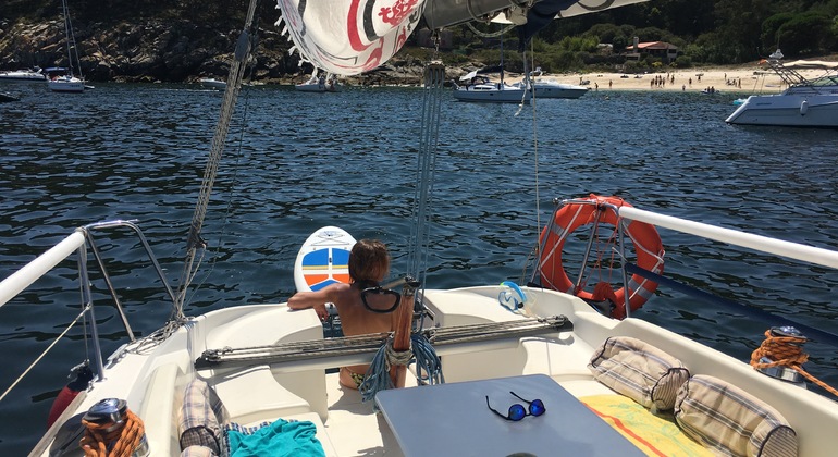 tour-en-barco-velero-privado-islas-cies-ria-de-vigo-es-15