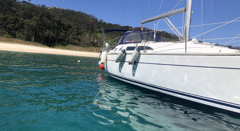 tour-en-barco-velero-privado-islas-cies-ria-de-vigo-es-1
