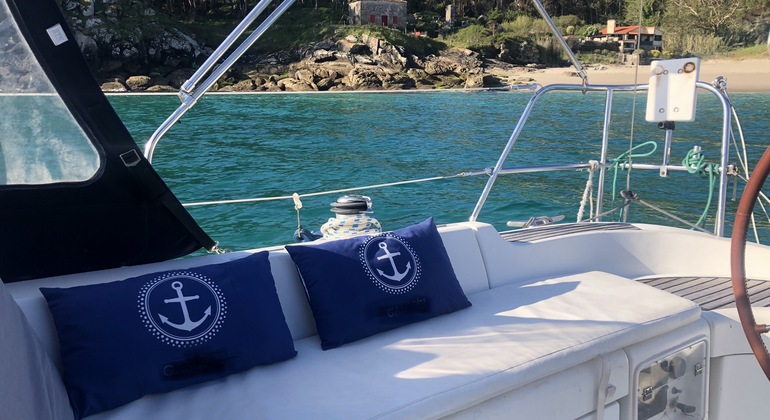 tour-en-barco-velero-privado-islas-cies-ria-de-vigo-es-2