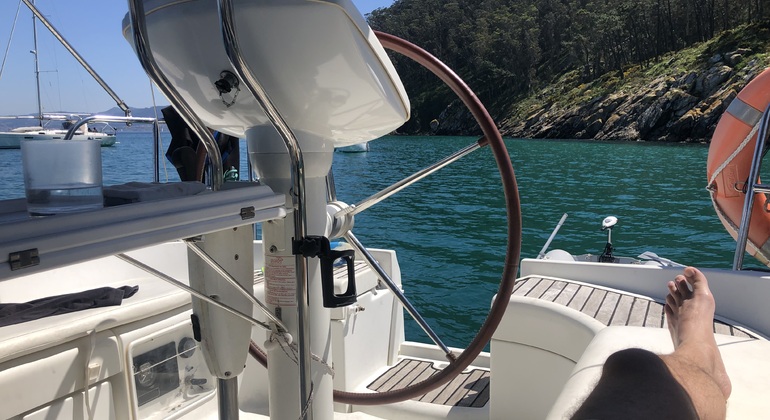 tour-en-barco-velero-privado-islas-cies-ria-de-vigo-es-4