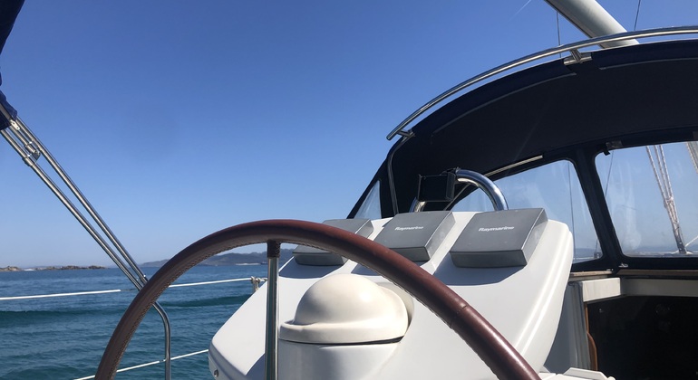 tour-en-barco-velero-privado-islas-cies-ria-de-vigo-es-11