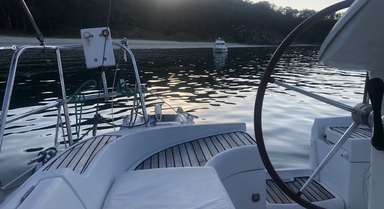 tour-en-barco-velero-privado-islas-cies-ria-de-vigo-es-12